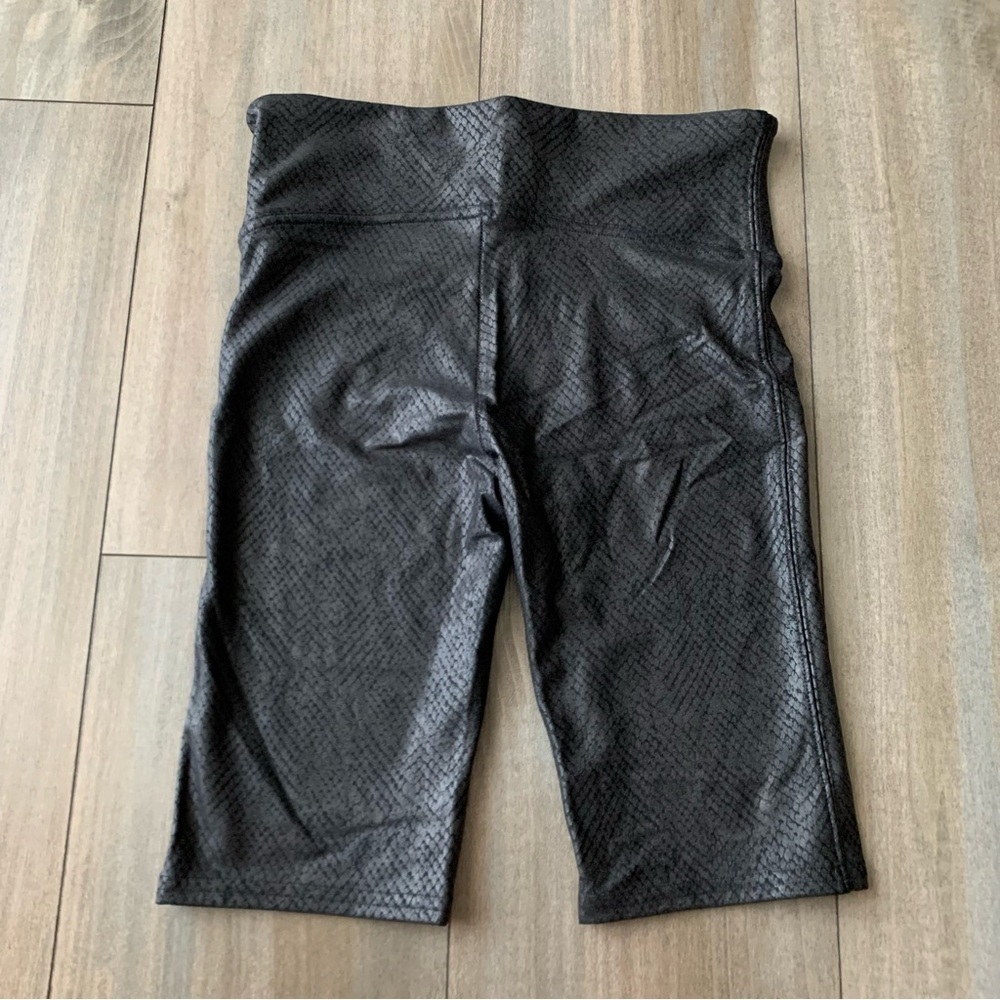 Spanx faux leather high rise biker shorts black size small - Picture 4 of 10